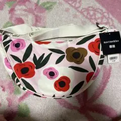 marimekko フラワープリント ボディバッグ