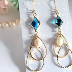 ピアス イヤリング 菱形 クリスタル 青 淡水パール 雫ドロップ メタルチャーム