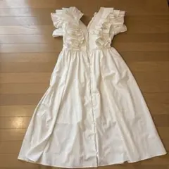 フリルホワイトワンピース