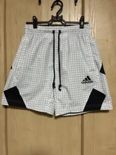 adidas 白系　ハーフパンツ　S スポーツ