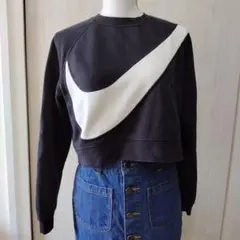 Nike クロップドスウェットシャツ ブラック/ホワイト