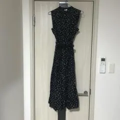 UNIQLO ユニクロ　黒の水玉模様ノースリーブワンピース M