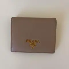 PRADA 二つ折り財布 ベージュ