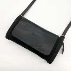 美品✨イルビゾンテ　ショルダーバッグ　レザー　ブラック　筒型　フラップ　型押し