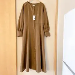 未使用品 AS KNOW AS plus 大きいサイズ ノーカラーでフレアワンピ