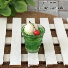 ミニチュアフード　メロンクリームソーダ
