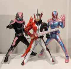 仮面ライダー　フィギュア　リバイス　セイバー