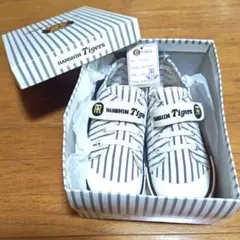 阪神タイガース　ベビーシューズ 18.0cm