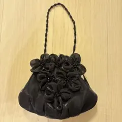 黒い花モチーフのパーティーバッグ