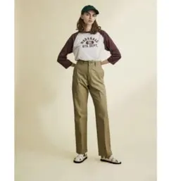 ベージュ チノパン