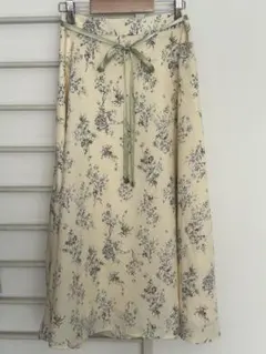 花柄フレアスカート