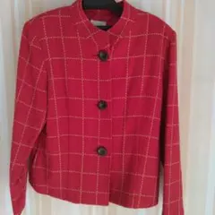 赤いチェック柄ノーカラージャケット