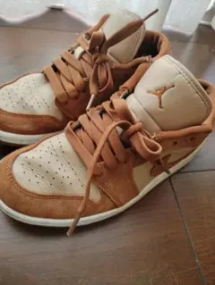 Air Jordan スニーカー ベージュ/ブラウン