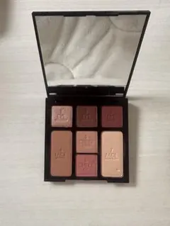 Charlotte Tilbury マルチパレット　海外コスメのサムネイル