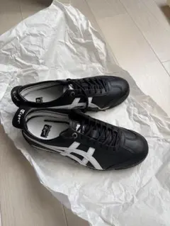 ASICS ブラック ホワイト スニーカー 23.5cm