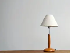キシマ レトロ テーブルランプ スタンドライト ポストモダン調 木製ベース 照明