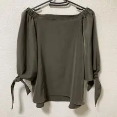 grove オフショルダー　オリーブグリーン　ブラウス