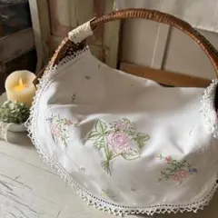 フランスアンティークஐ⋆*優しい色合いの薔薇刺繍のクロス