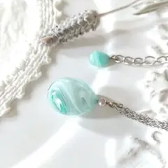 手作りマーブルガラスの一粒ネックレス(銀色)ミントグリーン 水色 雫 シンプル