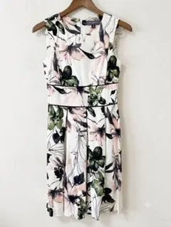 【美品】SANDRO FERRONE ノースリーブ ひざ丈ワンピース 花柄のサムネイル