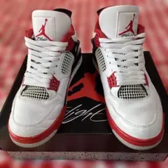 レッド スニーカー