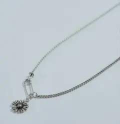Ellno Losetモノクロフラワーネックレス