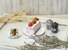在庫整理♡残り⑥♡ミニチュアスイーツ♡白桃＆いちごロールケーキ♡樹脂粘土♡ケーキ