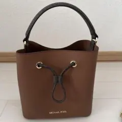 新品】マイケルコース スリ バケットショルダーバッグ ブラウン - メルカリ