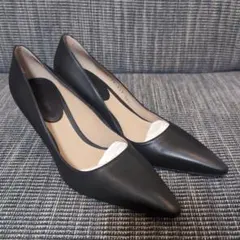 美品　ジォルジオ・アルマーニ　黒プレーンパンプス　34¹/₂サイズのサムネイル