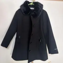 mezzo piano ファー付き黒コート