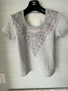 【ALMA EN ROSE 】グレー 花柄シルバーラメ入り 半袖日本製