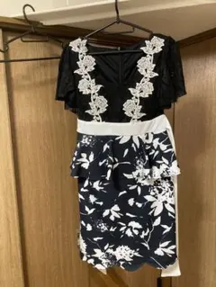 新品、未使用 2XL フラワープリント オフショルダードレス　デイジーストア