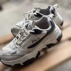 フィラ スニーカー