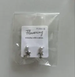 FLOWERING チタン ピアス パール 星 モチーフ 2個セットのサムネイル