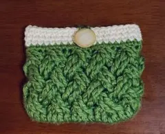 緑と白の毛糸ポーチ