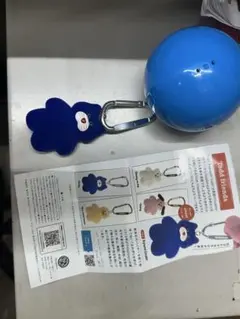 青いねこキーホルダー カラビナ付き mojojojo