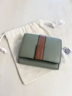 ⭐ 極美品 ✨LOEWE 三つ折り財布 ベージュと水色 楽天市場】ロエベ 三つ折り 財布 新作の通販