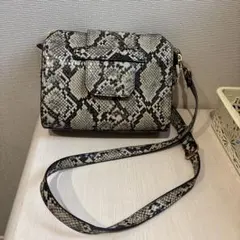 パイソン柄ショルダーバッグ