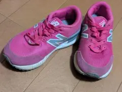 New Balance ピンク スニーカー 17㎝