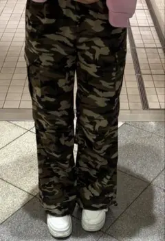 迷彩カーゴパンツ サイドポケット付き
