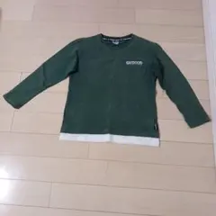 アウトドアロゴ入り緑色長袖Tシャツ