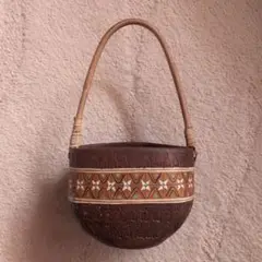 装飾的な陶器バスケット