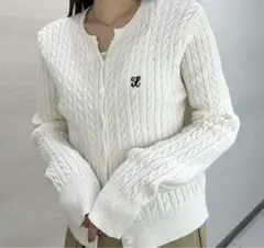 solleim ワンポイント刺繍キーネックケーブルニットカーディガン