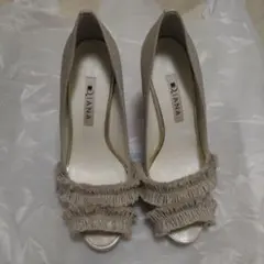 ダイアナ　ベージュ フリル オープントゥ ハイヒール 　パンプス