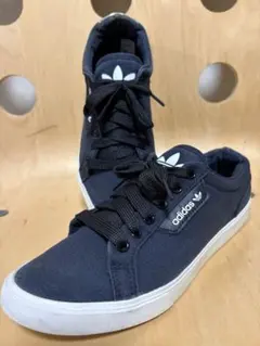 可愛い‼️adidas キャンバス地スニーカー レディース23センチ送料込みのサムネイル
