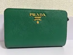 PRADA❤︎グリーン 限定カラー 二つ折り財布