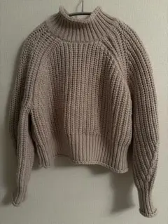 ベージュ ハイネックニット セーター