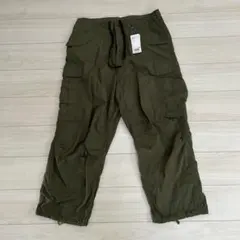 BEAMS／カーキ カーゴパンツ