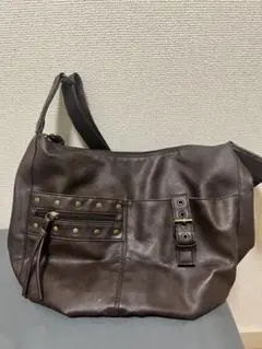 ショルダーバッグ ブラウン スタッズ ベルトデザイン