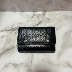 LOEWE リピートアナグラム エンボスレザー 三つ折り財布 ブラック黒 本